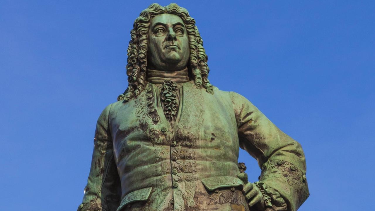 Eine Statue von Georg Friedrich Händel in seiner Geburtsstaat Halle an der Saale. Eine Statue von Georg Friedrich Händel in seiner Geburtsstaat Halle an der Saale.