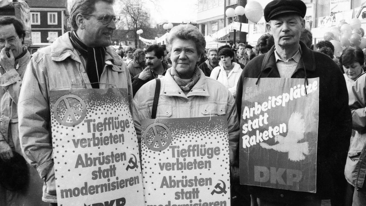 DKP-Fuehrungskader auf dem Ostermarsch Ruhr 89 Duisburg-Dortmund. DKP-Fuehrungskader auf dem Ostermarsch Ruhr 89 Duisburg-Dortmund.