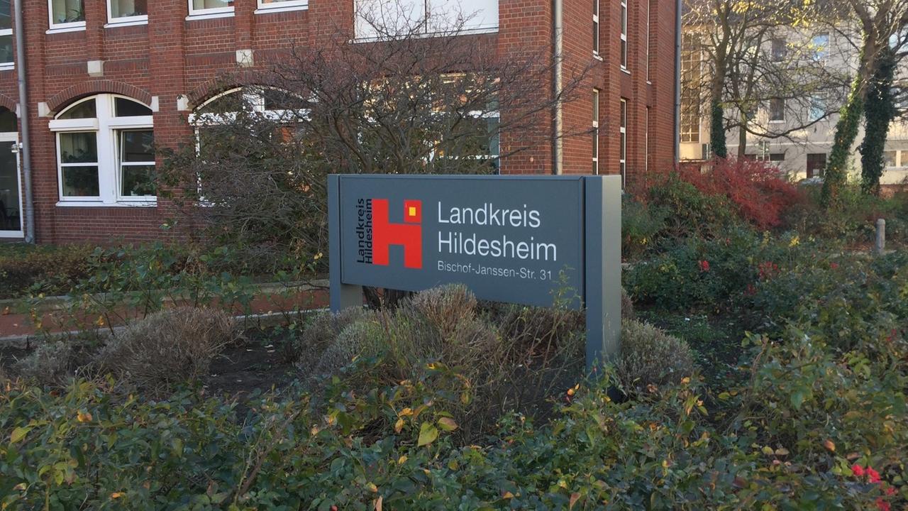 Die Bischof-Janssen-Straße in Hildesheim. Gegen den früheren Bischof werden Missbrauchsvorwürfe erhoben.