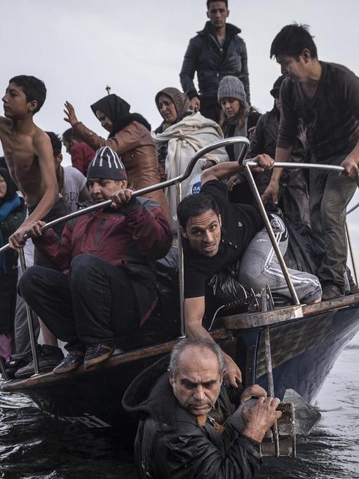 In der Kategorie "General News" gewann der russische Fotograf Sergey Ponomarev den World Press Photo Award für ein Bild eines Flüchtlingsbootes vor den griechischen Inseln.