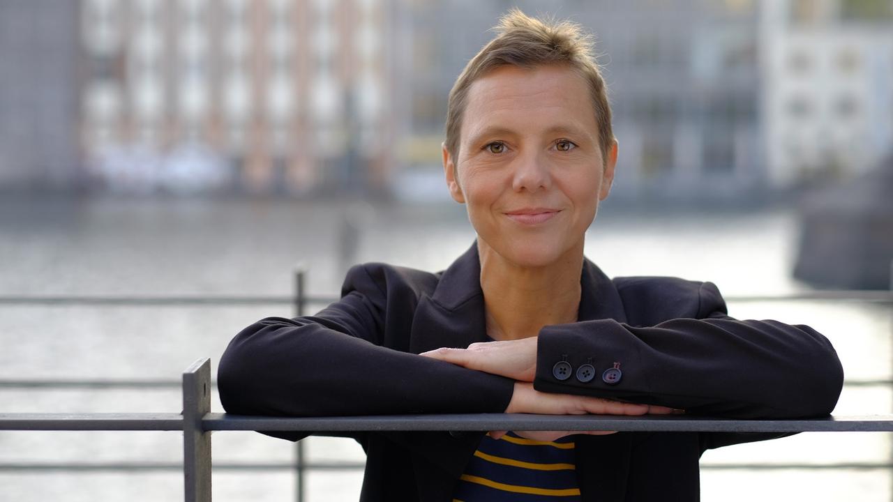 Sabine Nuss posiert für ein Pressefoto. Sabine Nuss posiert für ein Pressefoto.