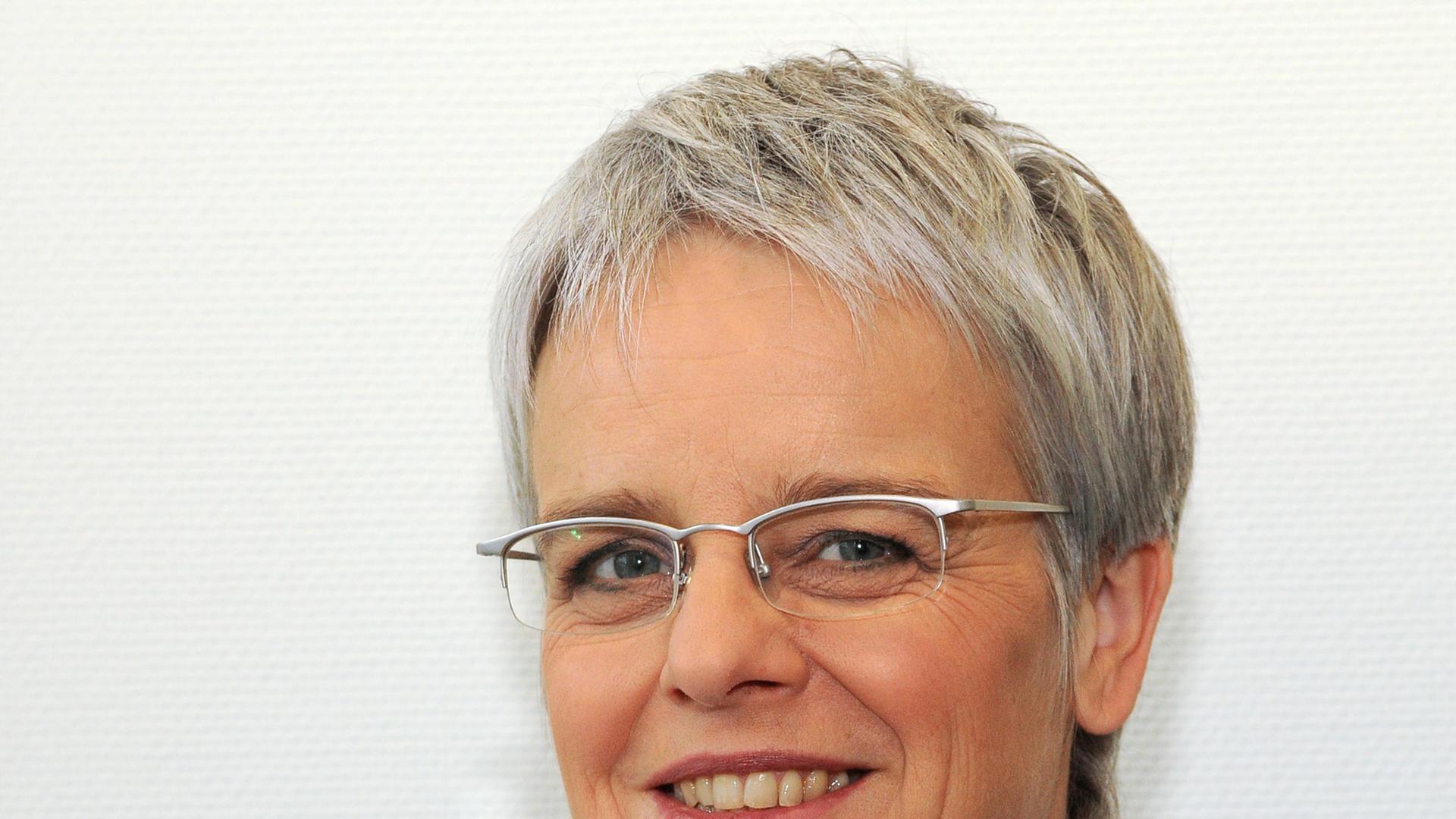 Die Wirtschaftskorrespondentin der "taz" Ulrike Herrmann, aufgenommen am 14.03.2010 in Köln Die Wirtschaftskorrespondentin der "taz" Ulrike Herrmann, aufgenommen am 14.03.2010 in Köln