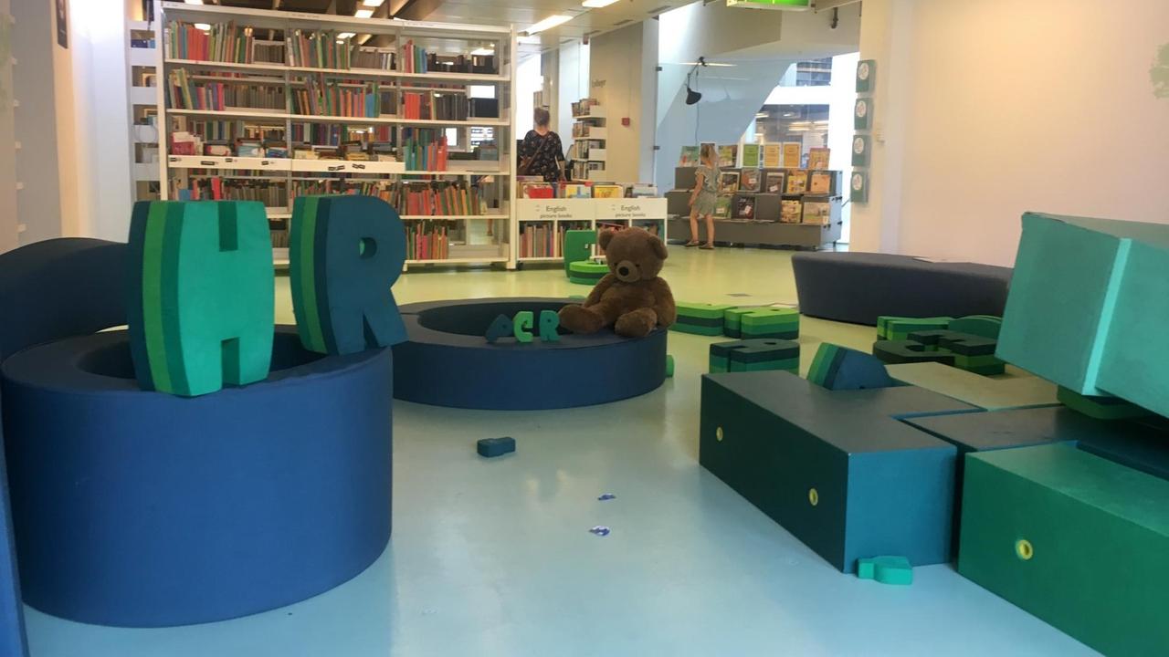Spielecke in der Kopenhagener Zentralbibliothek. Spielecke in der Kopenhagener Zentralbibliothek.
