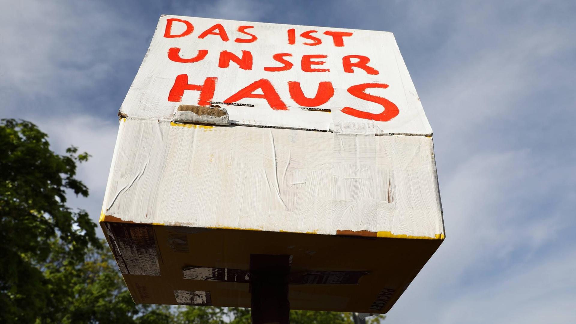 Protestmarsch am 1. Mai 2019 unter dem Motto "Hände weg vom Wedding" Protestmarsch am 1. Mai 2019 unter dem Motto "Hände weg vom Wedding"