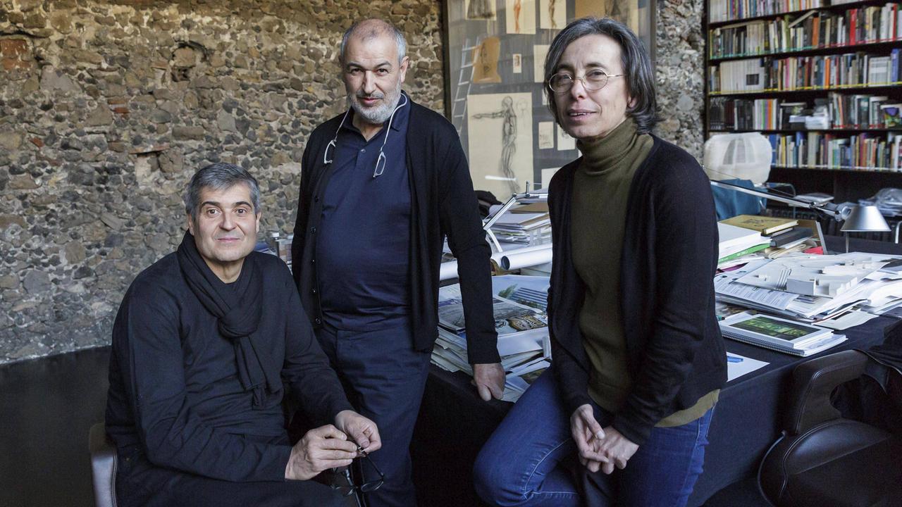 Ausgezeichnetes Architekten-Trio von links nach rechts: Rafael Aranda, Ramon Vilalta und Carme Pigem. Ausgezeichnetes Architekten-Trio von links nach rechts: Rafael Aranda, Ramon Vilalta und Carme Pigem.
