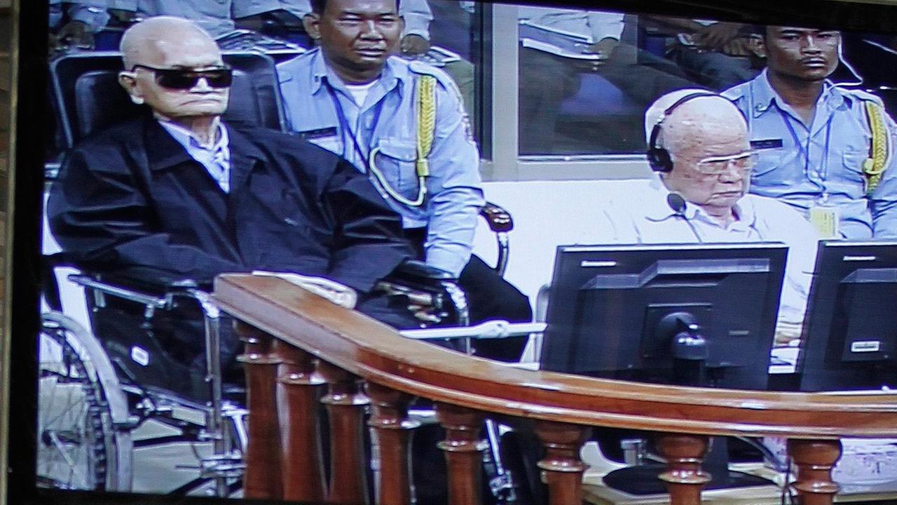 Lebenslange Haft für ehemalige Rote-Khmer-Anführer. Urteilsverkündung. Lebenslange Haft für ehemalige Rote-Khmer-Anführer. Urteilsverkündung.