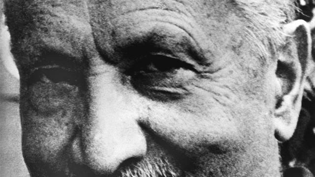 Undatierte Aufnahme des deutschen Philosophen Martin Heidegger.
