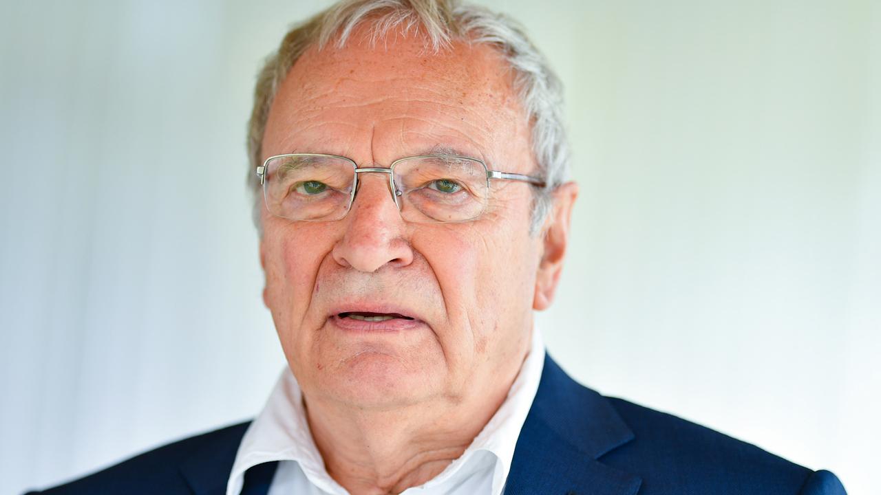 Porträt des Schriftstellers Uwe Timm Porträt des Schriftstellers Uwe Timm