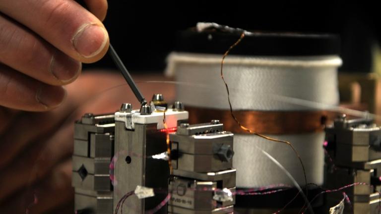 Ein Versuchsaufbau zu Quantenteleportation mit einem Laser. Ein Versuchsaufbau zu Quantenteleportation mit einem Laser.