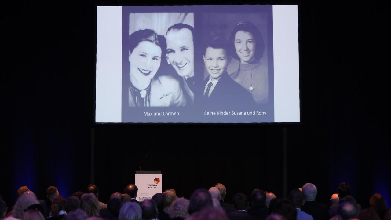 Im Deutschen Fußballmuseum in Dortmund wurde heute des jüdischen Fußballspielers Max Girgulski gedacht. Im Deutschen Fußballmuseum in Dortmund wurde heute des jüdischen Fußballspielers Max Girgulski gedacht.