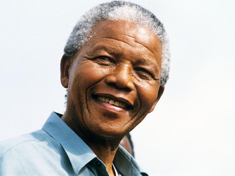 Porträtbild des ehemaligen südafrikanischen Präsidenten Nelson Mandela