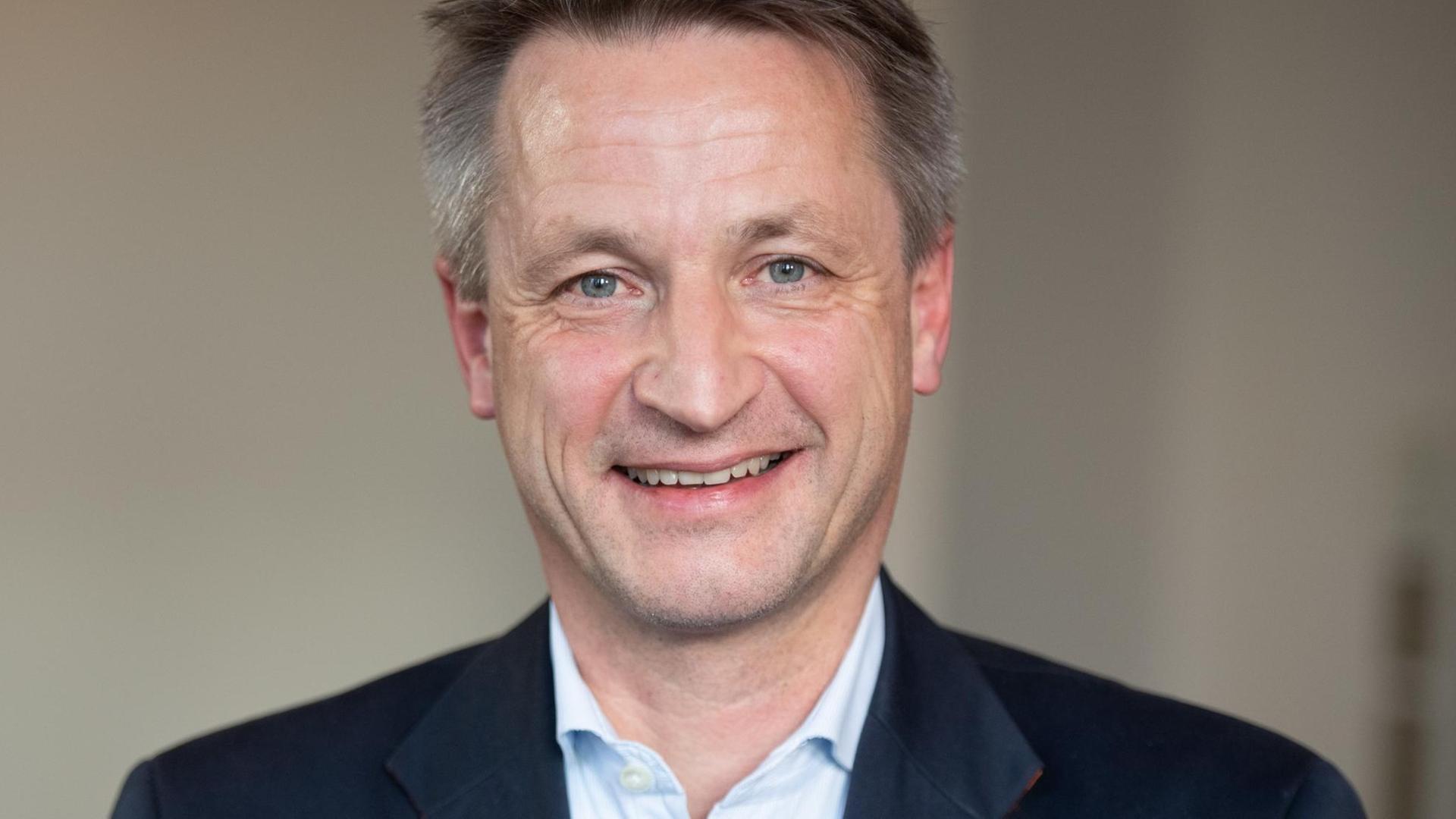 Porträt des Journalisten Nikolaus Blome. Porträt des Journalisten Nikolaus Blome.
