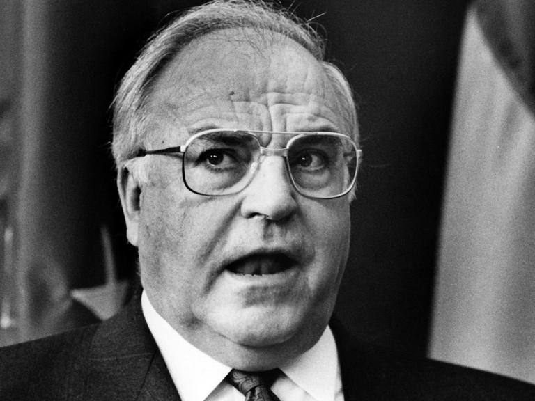 Bundeskanzler Helmut Kohl äußert sich zu den Ergebnissen des EG-Gipfels am 09.12.1989 in Straßburg
