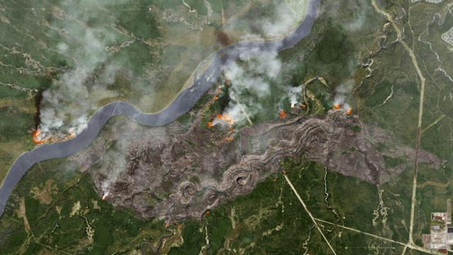 Satellitenaufnahme der NASA von Waldbränden in der kanadischen Provinz Alberta