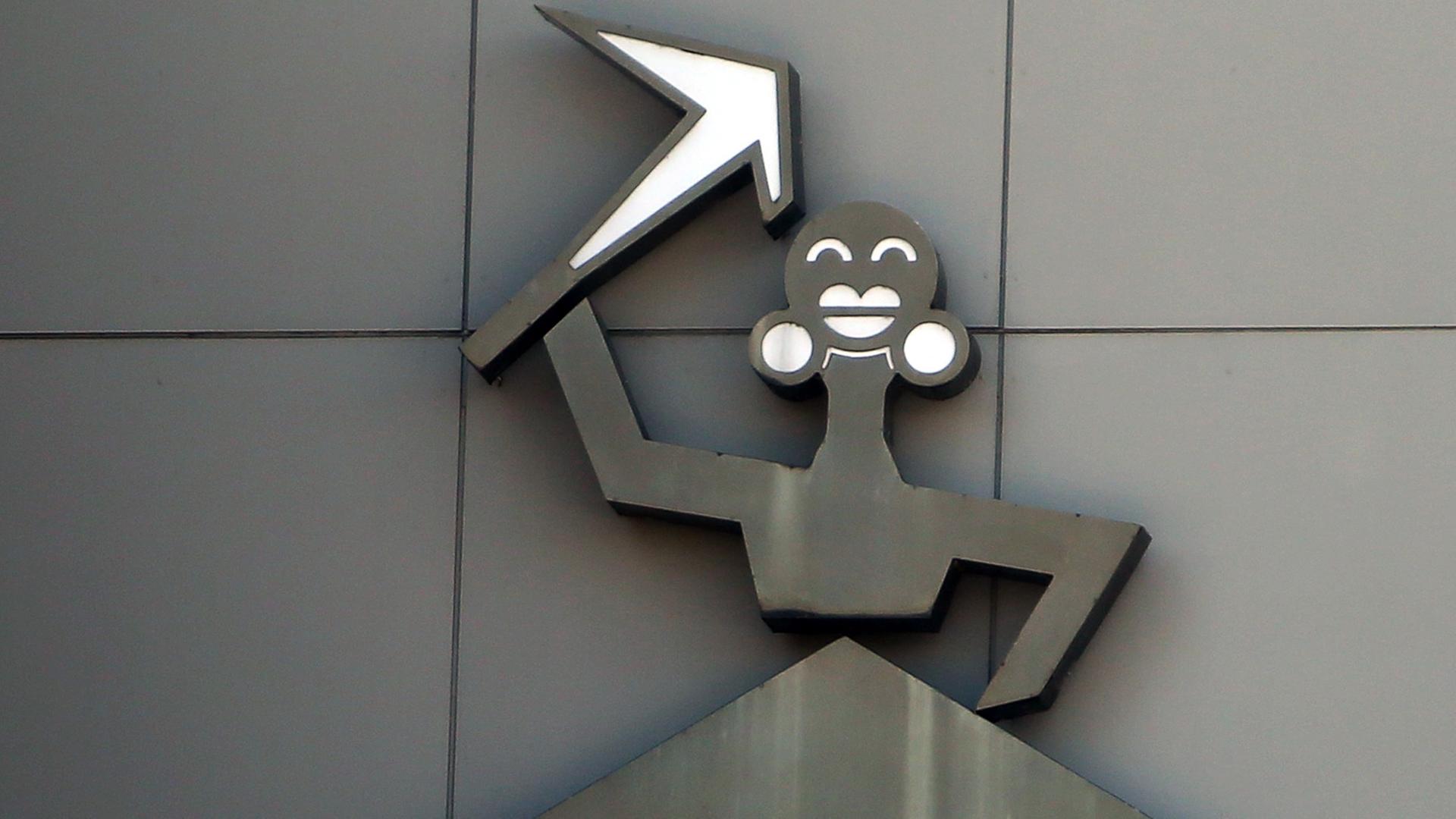 Das Logo der Firma Ernst Neger zeigt eine stilisierte Buschfigur mit wulstigen Lippen und großen Ohrringen