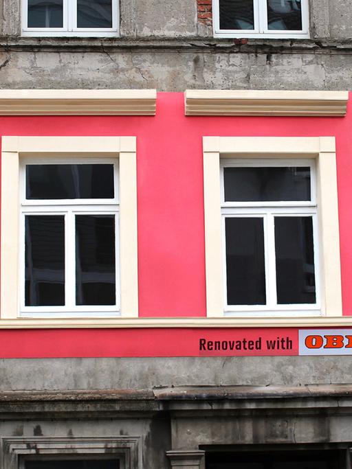 Jung von Matts "Renovated Billboards - Pink House, 2013, Hamburg", ausgezeichnet als Gold Lion Campaign, 2014