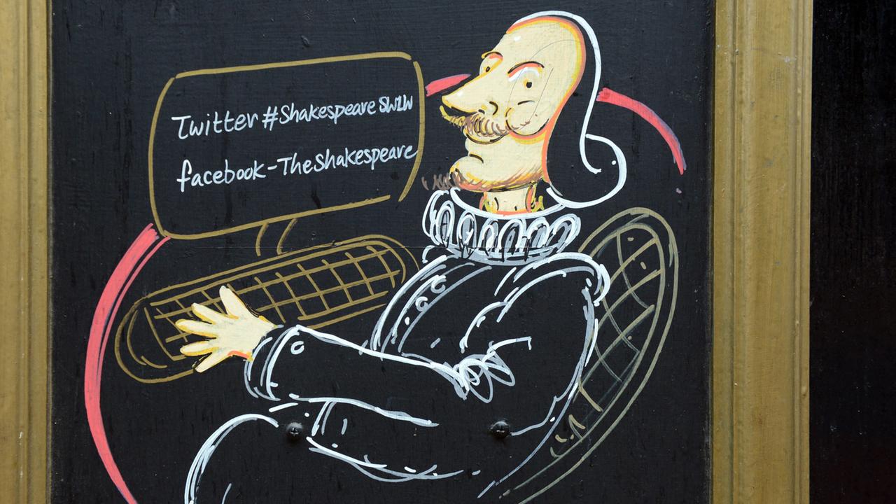 Shakespeare mit einem Twitter- und einem Facebook-Account in einem Pub in London Shakespeare mit einem Twitter- und einem Facebook-Account in einem Pub in London