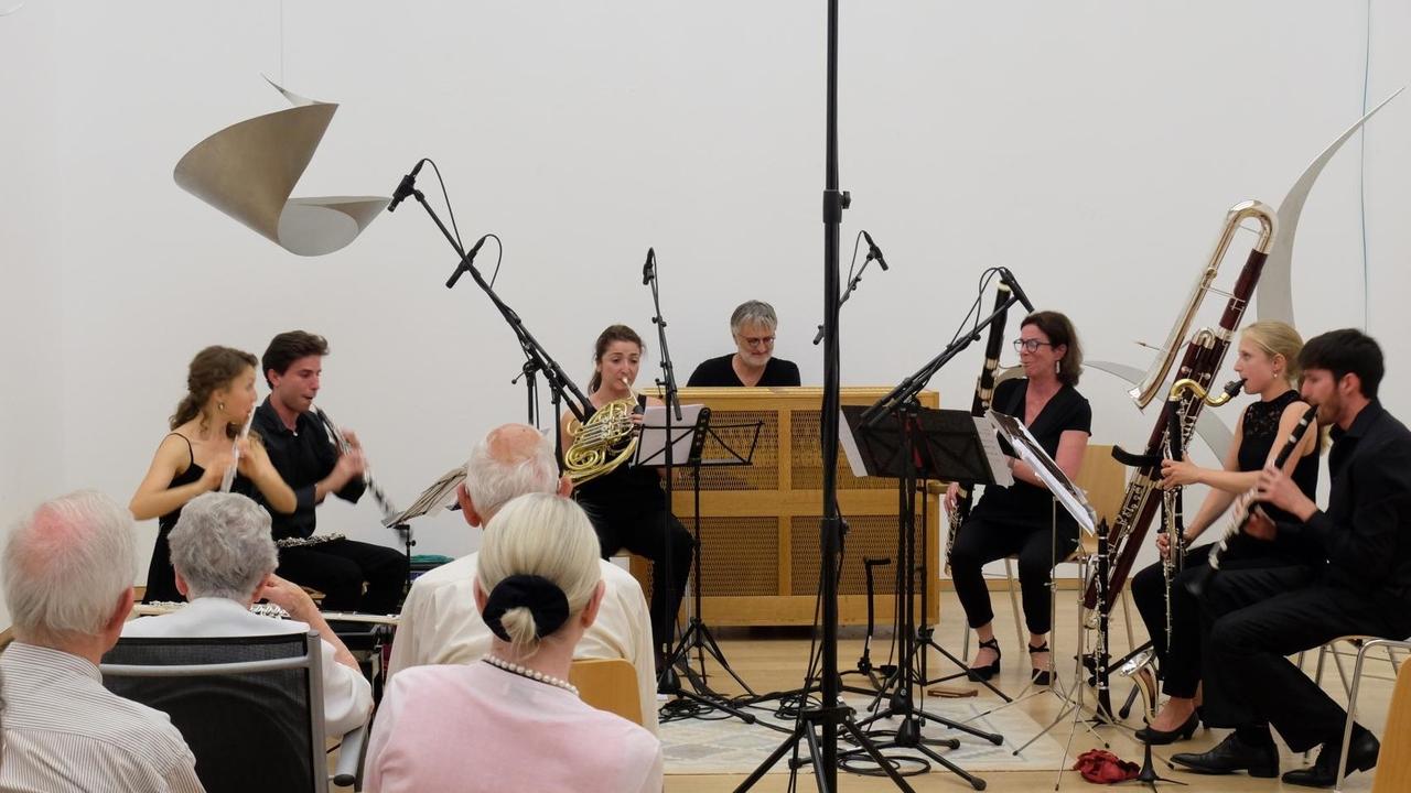 Blaesersextett der Holst-Sinfonietta: Von Wasser und Wind ... Konzert am 14.07.2018 in der Skulpturenhalle der Stiftung fuer Konkrete Kunst Roland Phleps, Freiburg Blaesersextett der Holst-Sinfonietta: Von Wasser und Wind ... Konzert am 14.07.2018 in der Skulpturenhalle der Stiftung fuer Konkrete Kunst Roland Phleps, Freiburg
