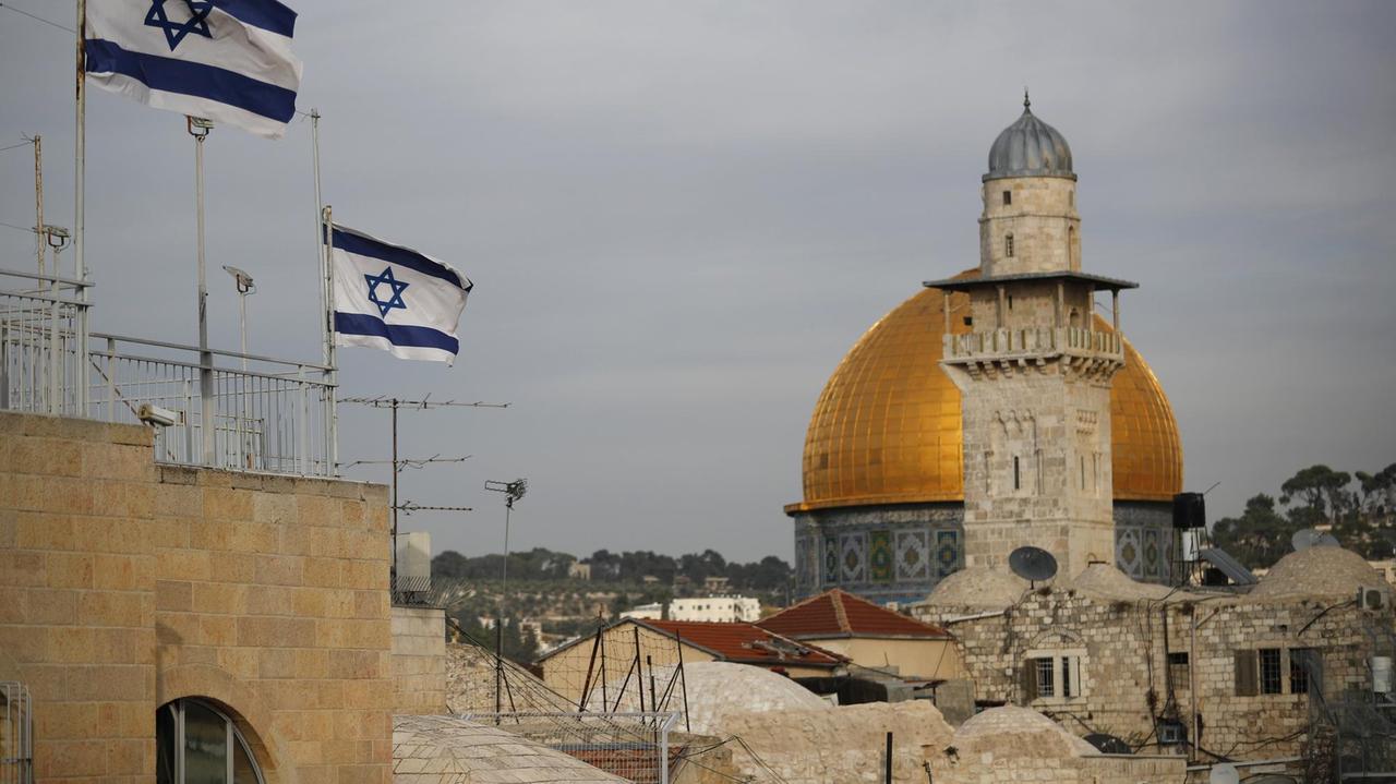 Blick auf den Felsendom und die Al-Aksa-Moschee in der Altstadt von Jerusalem. Blick auf den Felsendom und die Al-Aksa-Moschee in der Altstadt von Jerusalem.