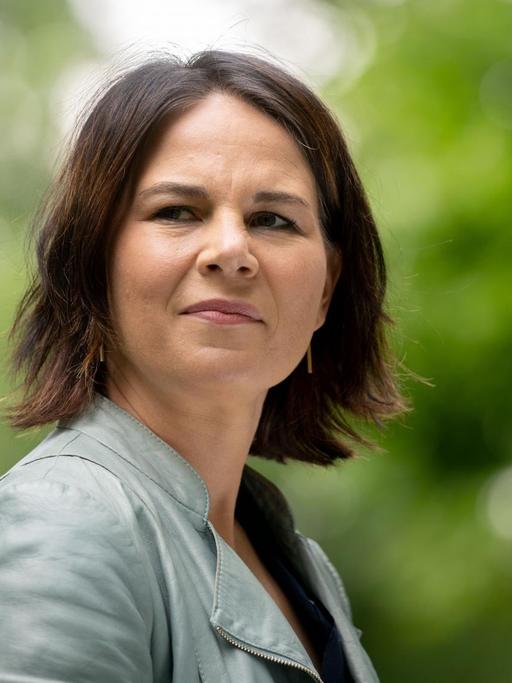 Annalena Baerbock, Kanzlerkandidatin und Bundesvorsitzende von Bündnis 90/Die Grünen, stellt das «Klimaschutz-Sofortprogramm» von Bündnis 90/Die Grünen vor.