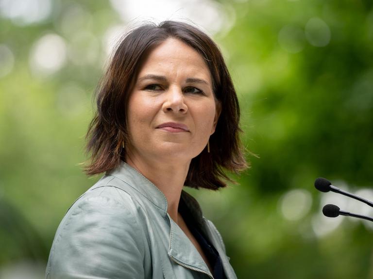 Annalena Baerbock, Kanzlerkandidatin und Bundesvorsitzende von Bündnis 90/Die Grünen, stellt das «Klimaschutz-Sofortprogramm» von Bündnis 90/Die Grünen vor.
