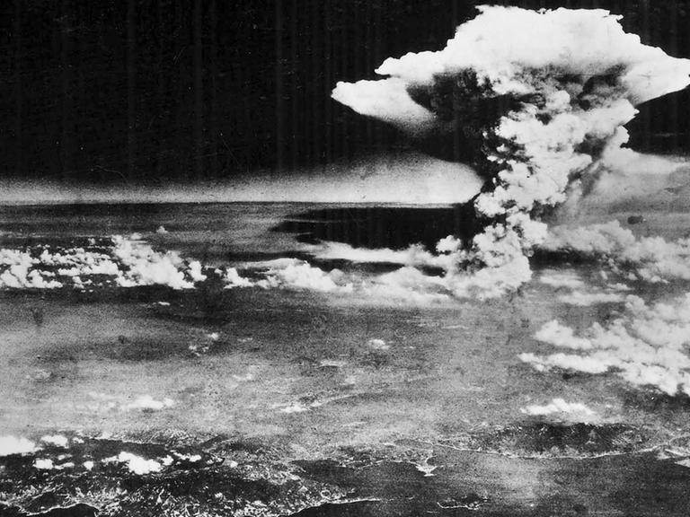 Atombombenabwurf auf Hiroshima - historische Aufnahme.