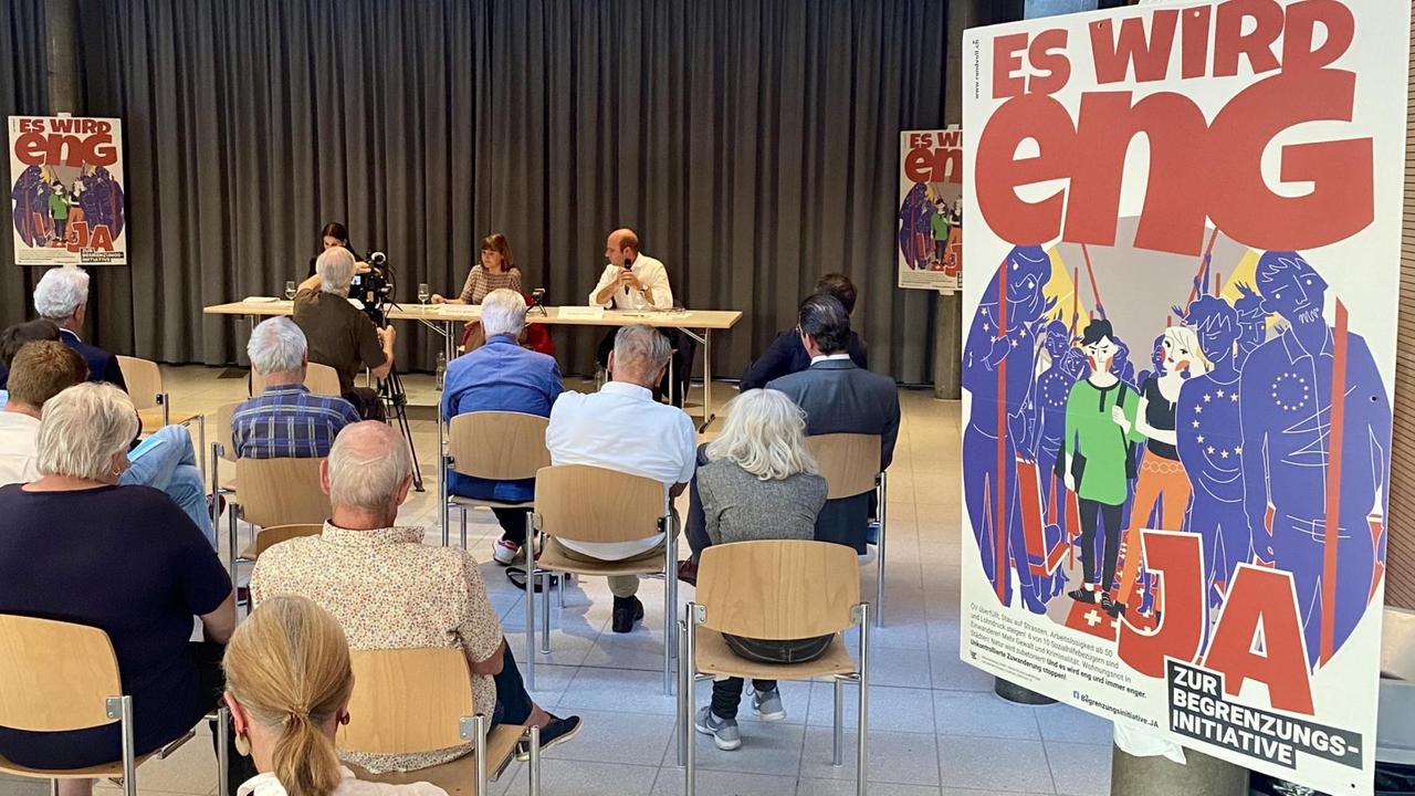 Podiumsdiskussion der nationalkonservativen Schweizerischen Volkspartei SVP in Küsnacht zur Initiative "Für eine maßvolle Zuwanderung" Podiumsdiskussion der nationalkonservativen Schweizerischen Volkspartei SVP in Küsnacht zur Initiative "Für eine maßvolle Zuwanderung"