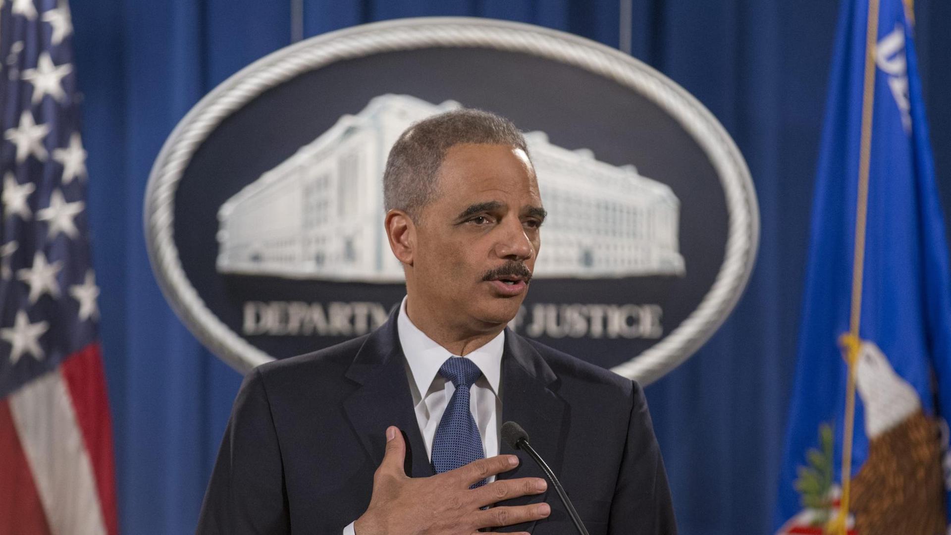 US-Justizminister Holder stellt in einer Pressekonferenz in Washington den Untersuchungsbericht zur Polizei in Ferguson vor