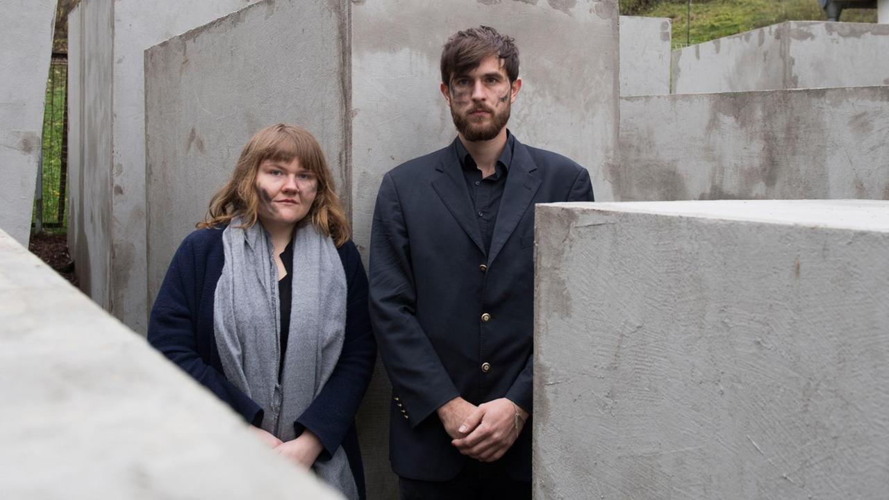 Morius Enden und Jenni Moli, Mitglieder des Künstlerkollektivs Zentrum für Politische Schönheit, stehen am 22.11.2017 in Bornhagen im Eichsfeld (Thüringen) in einem verkleinerten Nachbau des Berliner Holocaust-Mahnmals in Sichtweite des Grundstücks von AfD-Politiker Höcke. Morius Enden und Jenni Moli, Mitglieder des Künstlerkollektivs Zentrum für Politische Schönheit, stehen am 22.11.2017 in Bornhagen im Eichsfeld (Thüringen) in einem verkleinerten Nachbau des Berliner Holocaust-Mahnmals in Sichtweite des Grundstücks von AfD-Politiker Höcke.