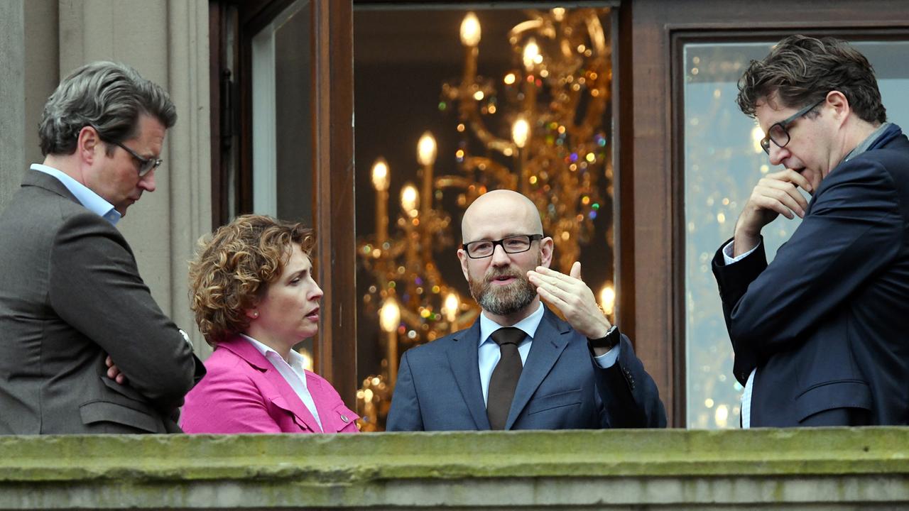 CSU-Generalsekretär Andreas Scheuer (links), FDP-Generalsekretärin Nicola Beer, CDU-Generalsekretär Peter Tauber und der politische Geschäftsführer von Bündnis 90/Die Grünen, Michael Kellner (rechts) CSU-Generalsekretär Andreas Scheuer (links), FDP-Generalsekretärin Nicola Beer, CDU-Generalsekretär Peter Tauber und der politische Geschäftsführer von Bündnis 90/Die Grünen, Michael Kellner (rechts)