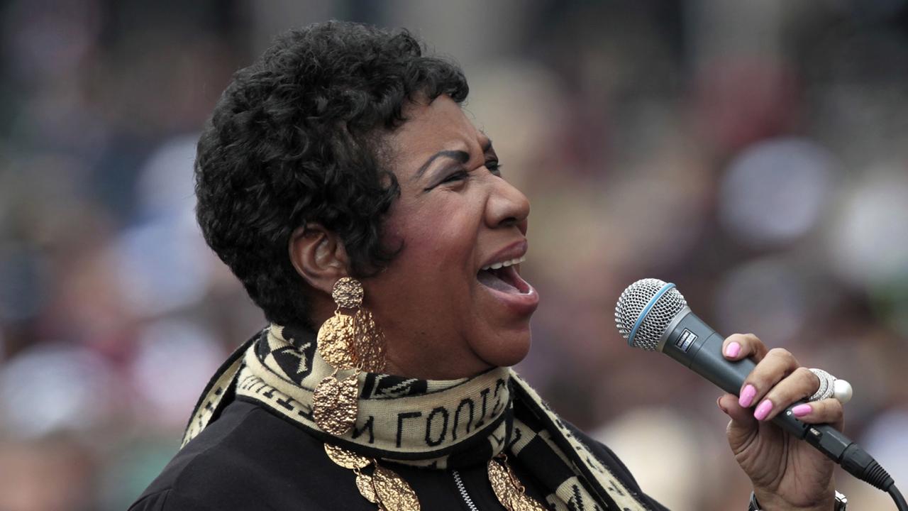 Soulsängerin Aretha Franklin bei einem Auftritt 2011 in Detroit, Michigan. Soulsängerin Aretha Franklin bei einem Auftritt 2011 in Detroit, Michigan.