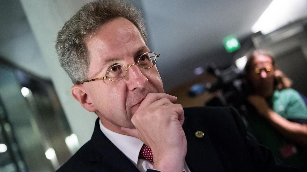 Hans-Georg Maaßen, Präsident des Bundesamts für Verfassungsschutz, nach der Sondersitzung des Innenausschusses im Bundestag. Hans-Georg Maaßen, Präsident des Bundesamts für Verfassungsschutz, nach der Sondersitzung des Innenausschusses im Bundestag.