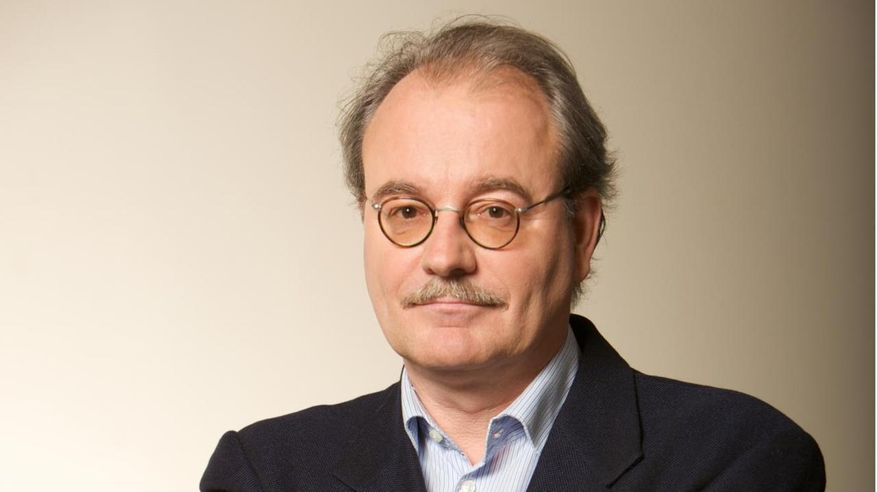 Porträt von Andreas Nohl, deutscher Schriftsteller, Übersetzer, Herausgeber und Kritiker. Porträt von Andreas Nohl, deutscher Schriftsteller, Übersetzer, Herausgeber und Kritiker.