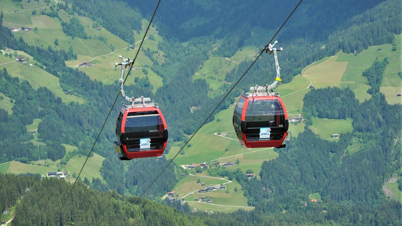 Eine Seilbahn in den Kitzbüheler Alpen in Tirol Oesterreich. Eine Seilbahn in den Kitzbüheler Alpen in Tirol Oesterreich.