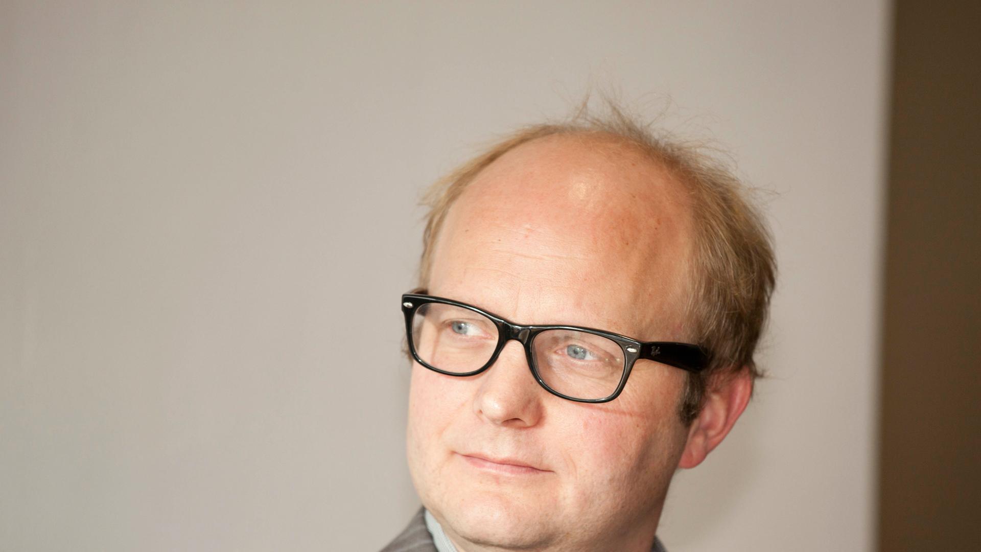 David Schraven, Leiter des Ressorts Recherche bei der Westdeutschen Allgemeinen Zeitung WAZ diskutiert auf dem Journalistentag NRW des Deutschen Journalistenverbands, 20.11.2010. David Schraven, Leiter des Ressorts Recherche bei der Westdeutschen Allgemeinen Zeitung WAZ diskutiert auf dem Journalistentag NRW des Deutschen Journalistenverbands, 20.11.2010.