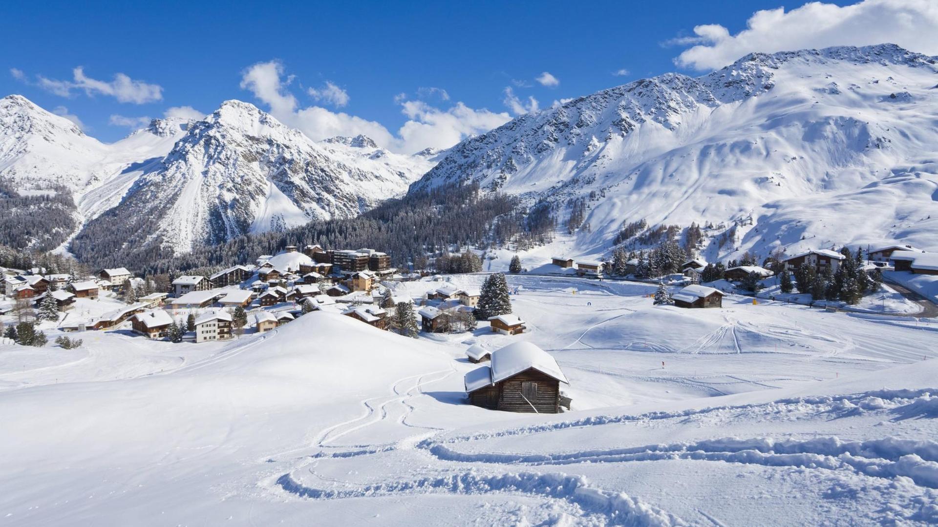 Skigebiet in Arosa, Graubünden, in der Schweiz. Skigebiet in Arosa, Graubünden, in der Schweiz.