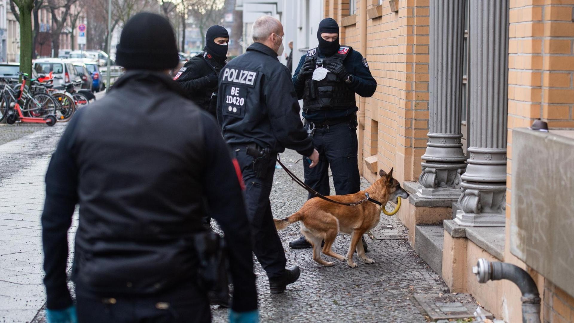 Diskussionsentwurf - Innenministerium Will Angehörige Von Clans ...