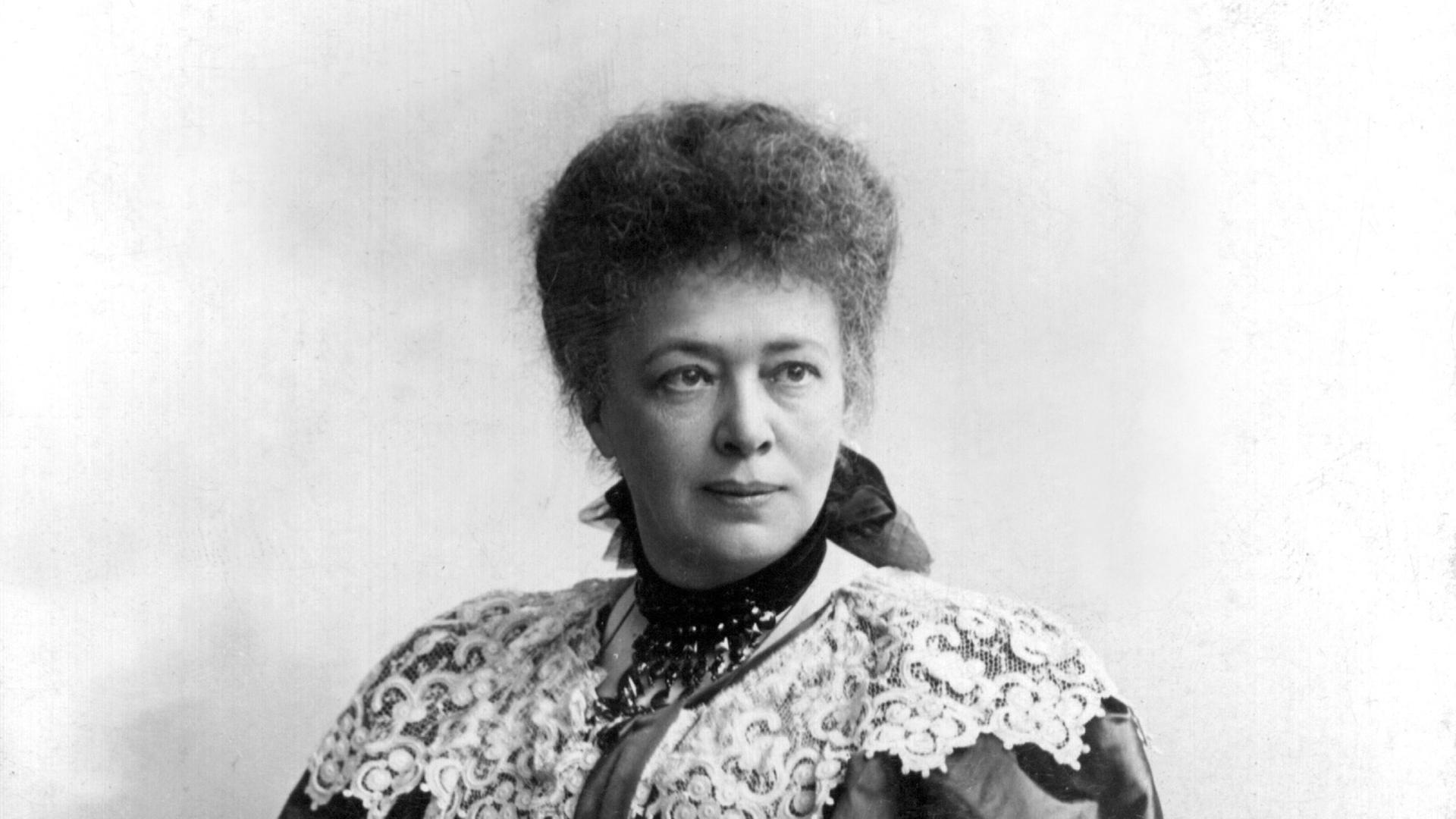 Bertha von Suttner (1843-1914), undatierte Aufnahme: Die österreichische Pazifistin und Schriftstellerin regte die Stiftung des Friedensnobelpreises an, mit dem sie selbst 1905 als erste Frau ausgezeichnet wurde.