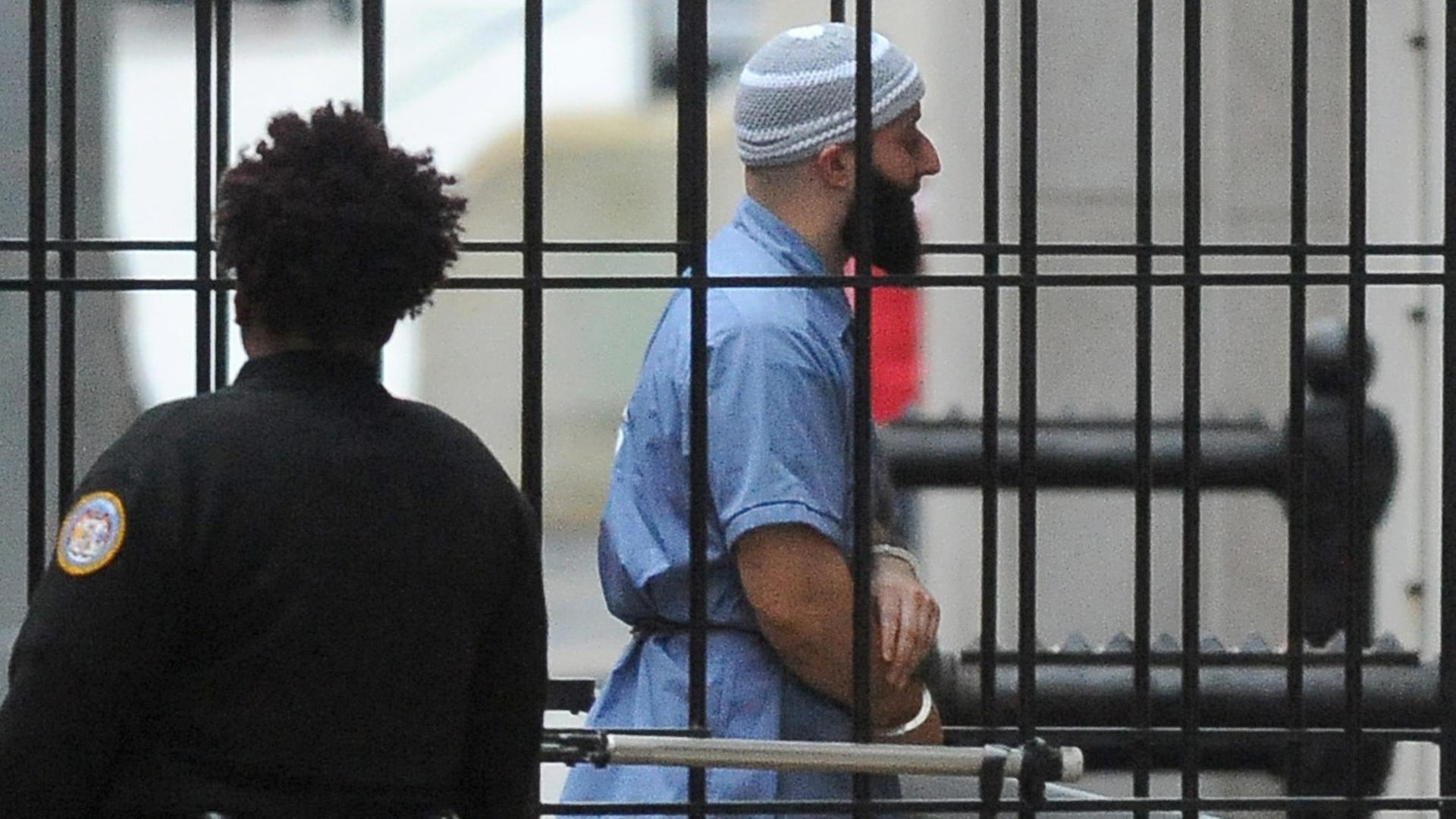 Adnan Syed, der wegen Mordes verurteilt wurde und dem jetzt wegen des Krimi-Podcasts "Serial" ein neuer Prozess gemacht wird. Adnan Syed, der wegen Mordes verurteilt wurde und dem jetzt wegen des Krimi-Podcasts "Serial" ein neuer Prozess gemacht wird.