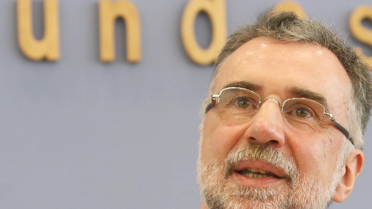 Der Friedensforscher Jochen Hippler vom Institut für Entwicklung und Frieden der Universität Duisburg Der Friedensforscher Jochen Hippler vom Institut für Entwicklung und Frieden der Universität Duisburg