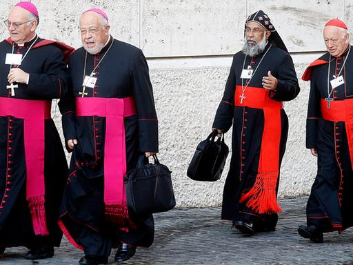 Vier Bischöfe auf dem Weg zur Familiensynode im Vatikan