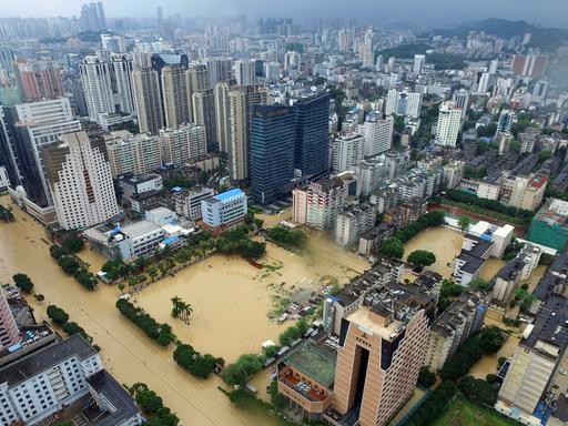 Überflutungen in der Stadt Fuzhou im Südosten Chinas: Sie wurden durch den Taifun Megi verursacht, der heftigen Regen mitführte; Aufnahme vom 28. September 2016