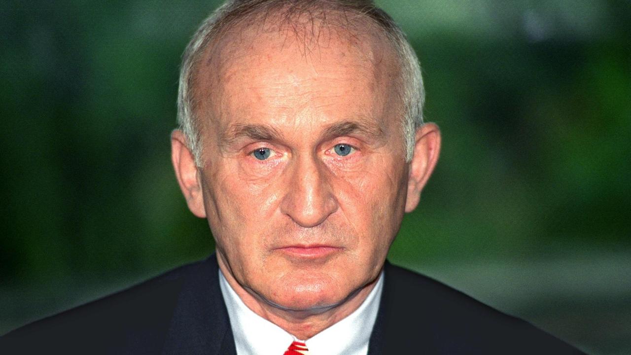 Steuerhinterziehung ExAgent Werner Mauss schweigt vor Gericht