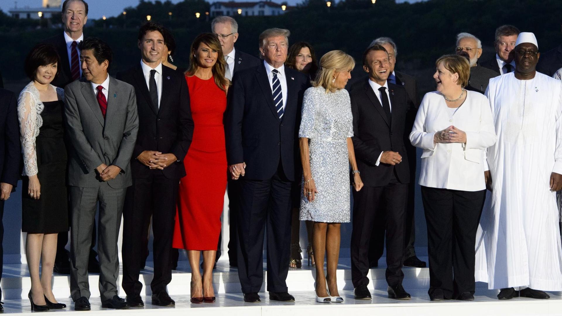 Gruppenfoto in Biarritz: Alle außer Trump lachen. Gruppenfoto in Biarritz: Alle außer Trump lachen.