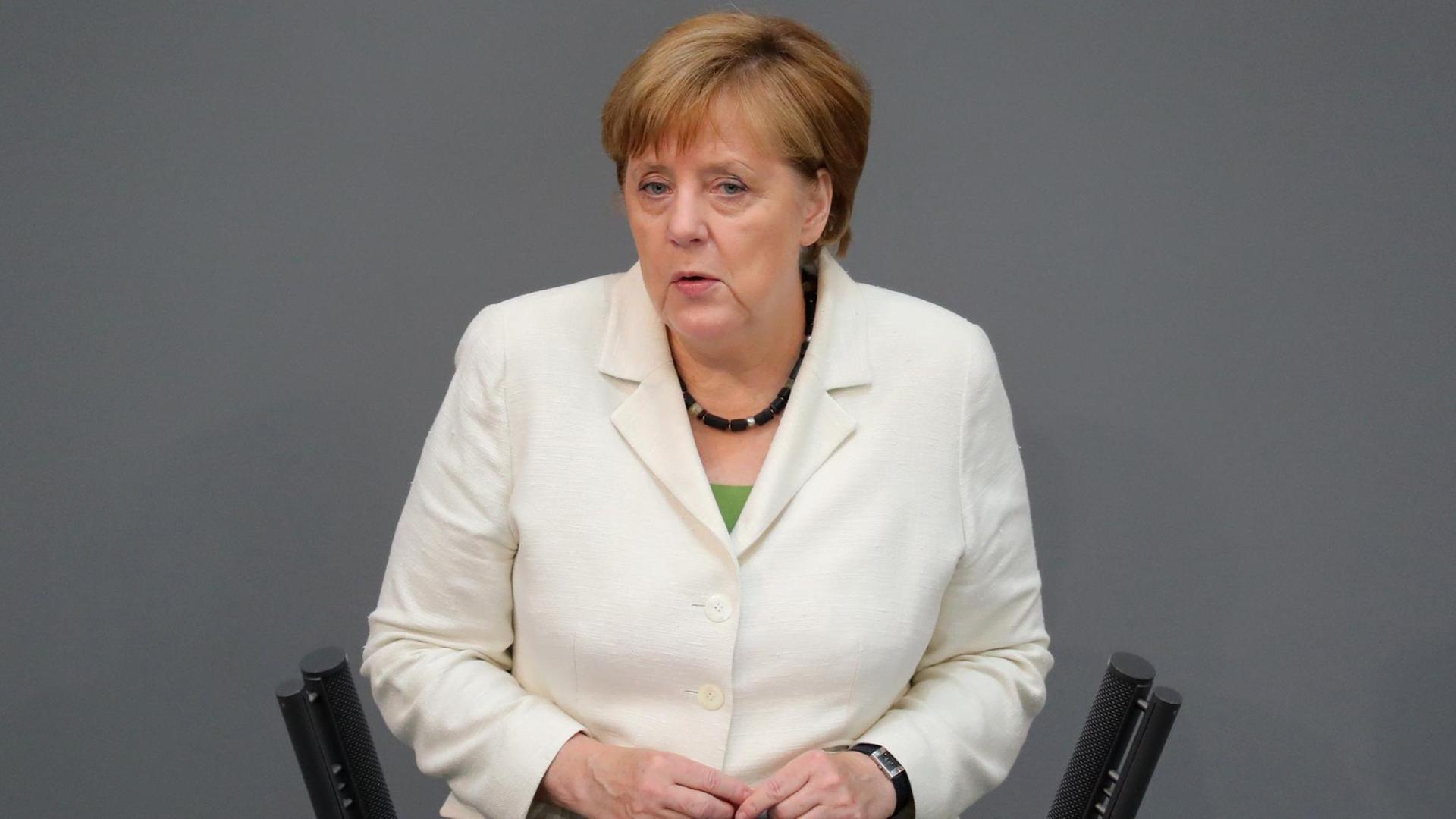 Bundeskanzlerin Angela Merkel (CDU) hält am 28.06.2016 in Berlin im Bundestag eine Regierungserklärung nach dem Brexit-Votum der Briten zu einem EU-Austritt.