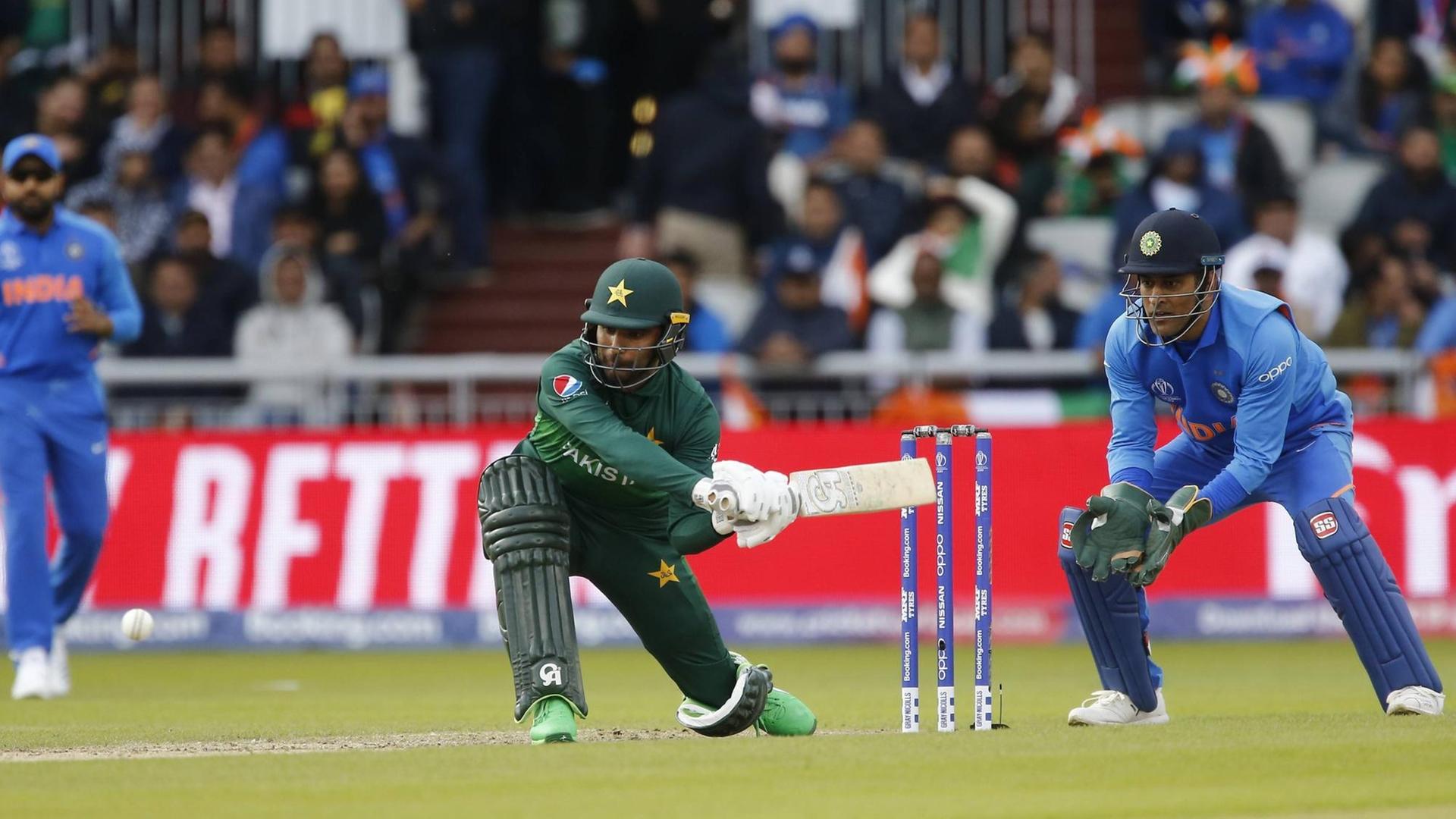 16th June 2019, Old Trafford, Manchester, England; ICC World Cup Cricket, India versus Pakistan; Fakhar Zaman of Pakistan plays a sweep shot PUBLICATIONxINxGERxSUIxAUTxHUNxSWExNORxDENxFINxONLY ActionPlus12144781 AlanxMartin 16th June 2019, Old Trafford, Manchester, England; ICC World Cup Cricket, India versus Pakistan; Fakhar Zaman of Pakistan plays a sweep shot PUBLICATIONxINxGERxSUIxAUTxHUNxSWExNORxDENxFINxONLY ActionPlus12144781 AlanxMartin