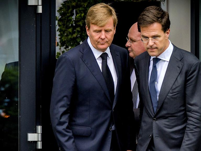Der niederländische König Willem-Alexander (l.) und Premierminister Mark Rutte