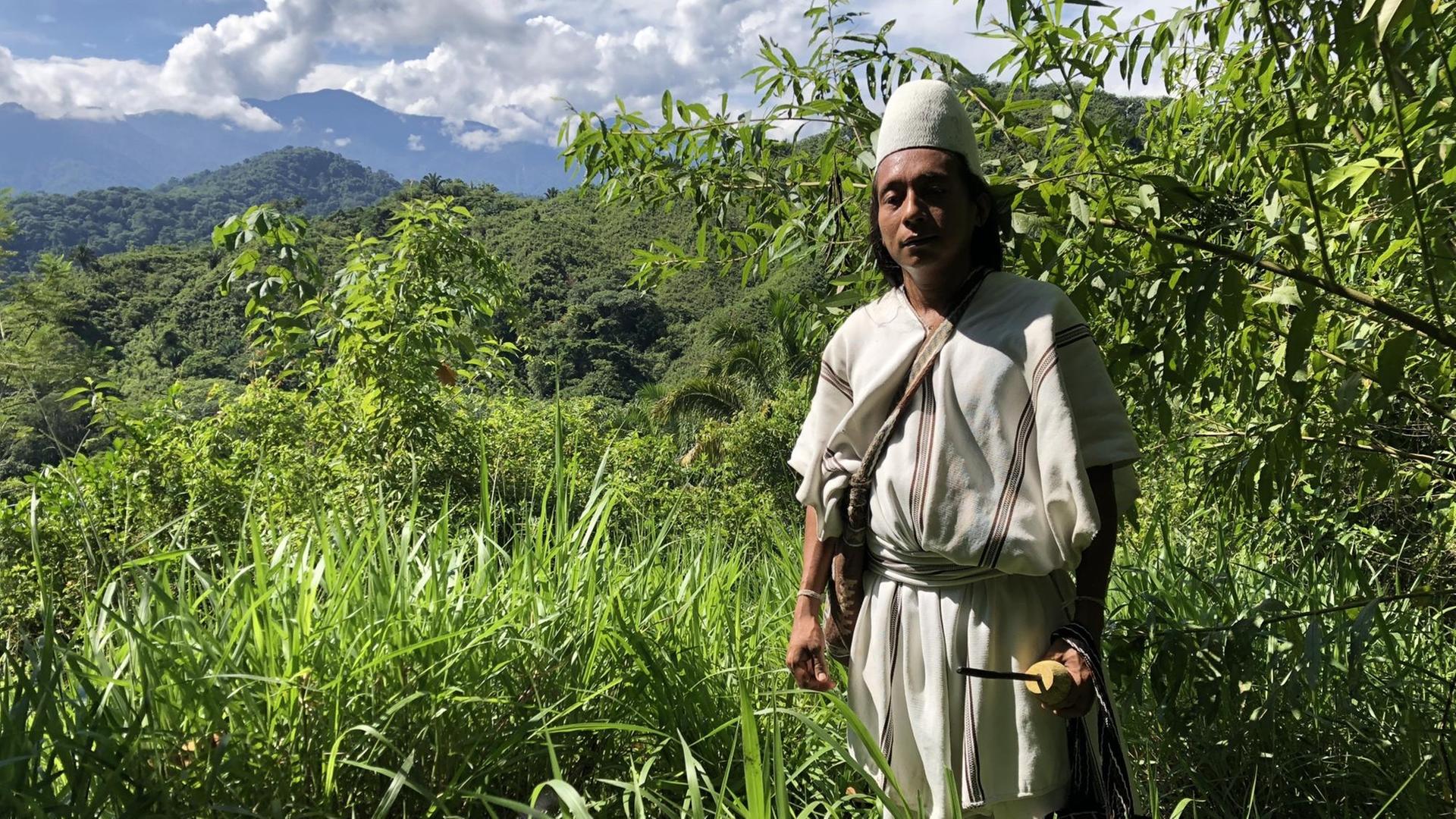 Ein Arhuaco in den kolumbianischen Anden Ein Arhuaco in den kolumbianischen Anden