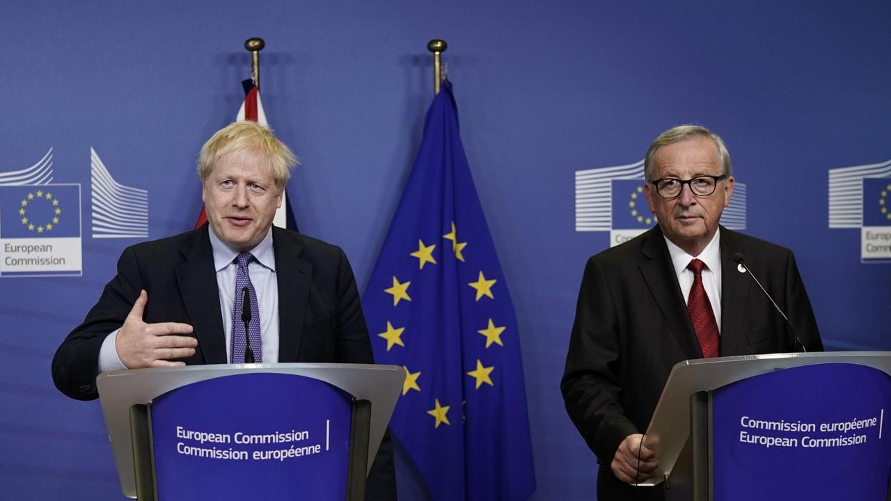 Johnson und Juncker geben in Brüssel eine gemeinsame Pressekonferenz Johnson und Juncker geben in Brüssel eine gemeinsame Pressekonferenz