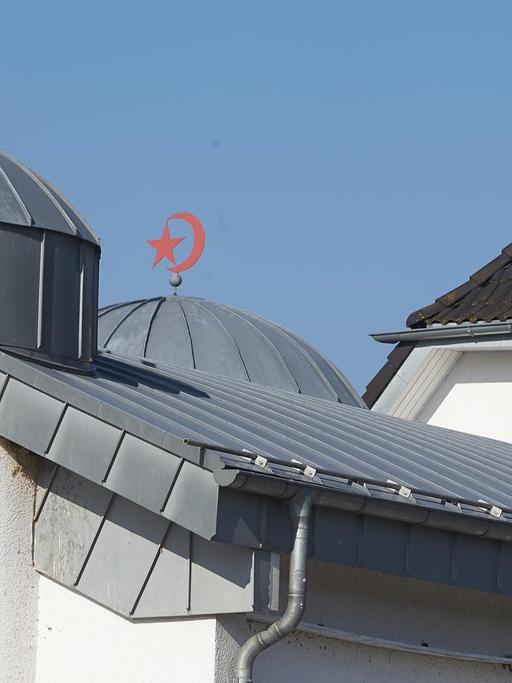 Das Foto vom 15.02.2017 zeigt die DITIB-Moschee in Fürthen (Rheinland-Pfalz). Fahnder des Bundeskriminalamtes haben das Anwesen aufgrund von Spionage-Vorwürfen gegen Imame des islamischen Moscheeverbandes DITIB durchsucht. Foto: Thomas Frey/dpa | Verwendung weltweit